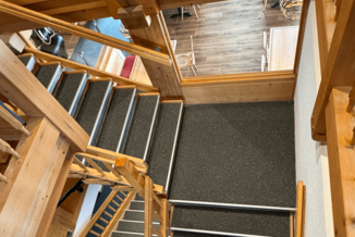 REGUPOL everroll alpine Bodenbelag kann auch auf Treppenstufen installiert werden